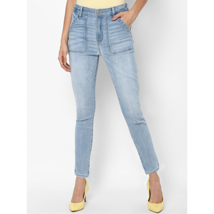 AMERICAN EAGLE OUTFITTERS