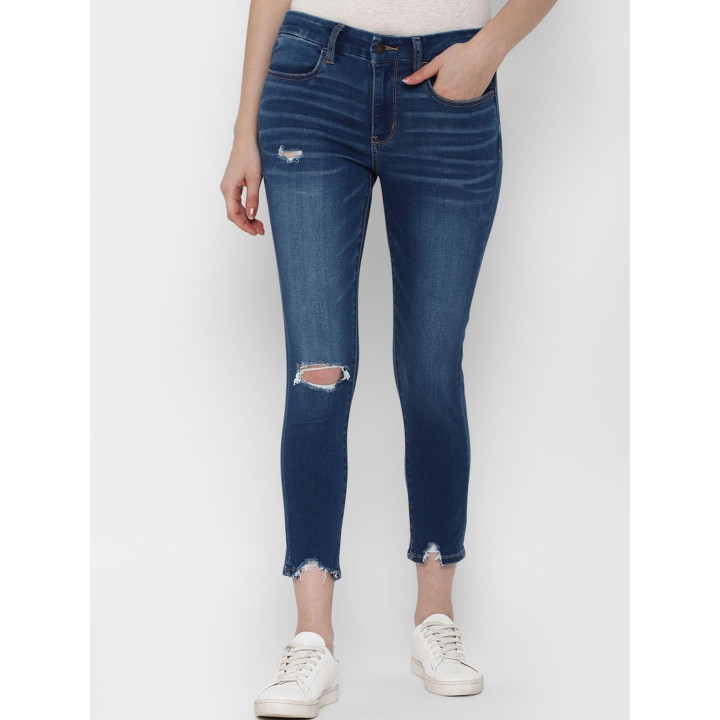 AMERICAN EAGLE OUTFITTERS